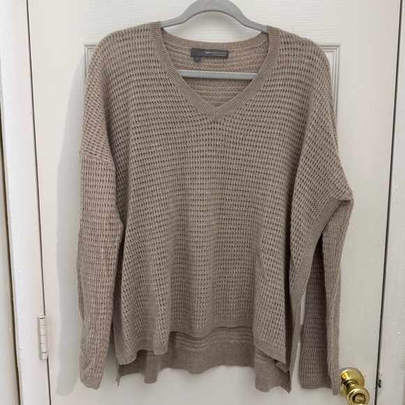 360 Cashmere 100% Cashmere Sweater Open Knit Waffle Size Large Tan V Neck Boxy - Picture 1 of 5